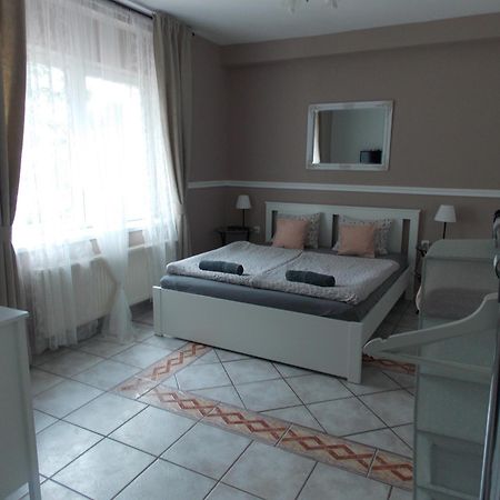 Eden Villa Apartmanhaz Balatonfured Ngoại thất bức ảnh