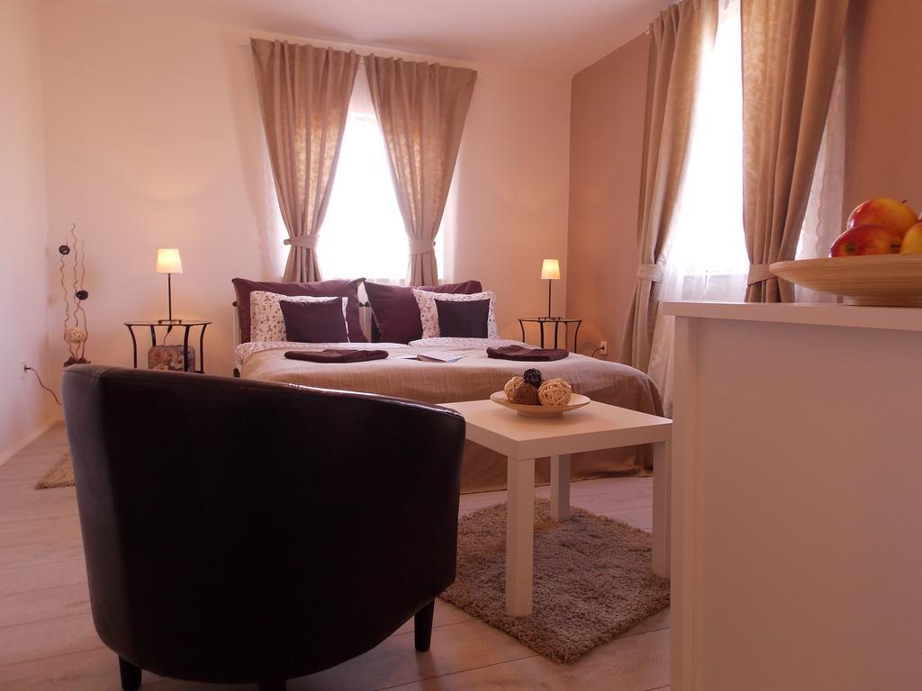 Eden Villa Apartmanhaz Balatonfured Ngoại thất bức ảnh
