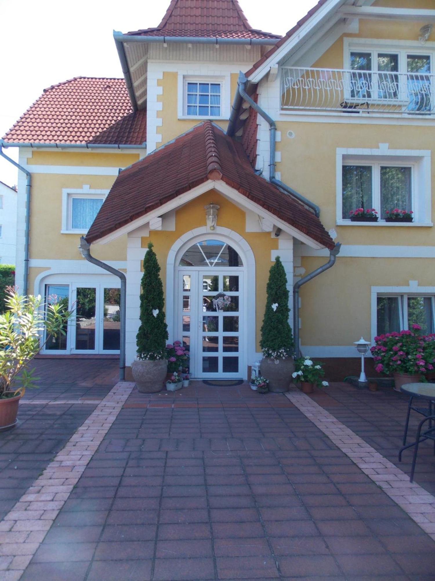Eden Villa Apartmanhaz Balatonfured Ngoại thất bức ảnh